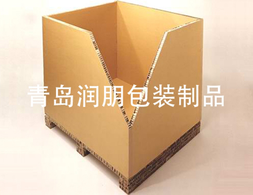 下面我们就来了解一下枣庄青岛蜂窝板纸箱的优点和功能。